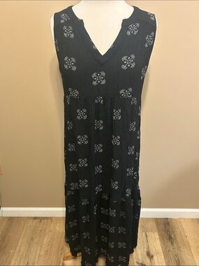 Universal Thread Black Floral V-Neck Maxi Dress